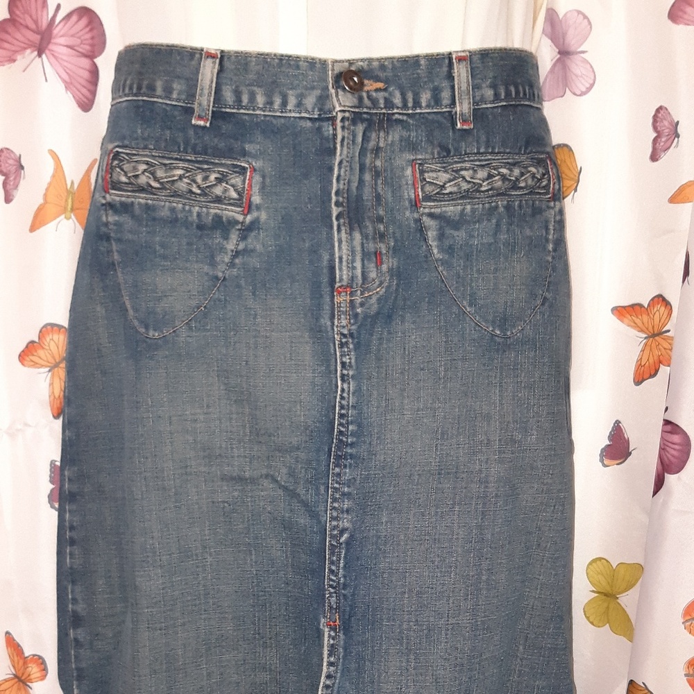 Vintage Guess skirt size (29) 24 1/2 inches length